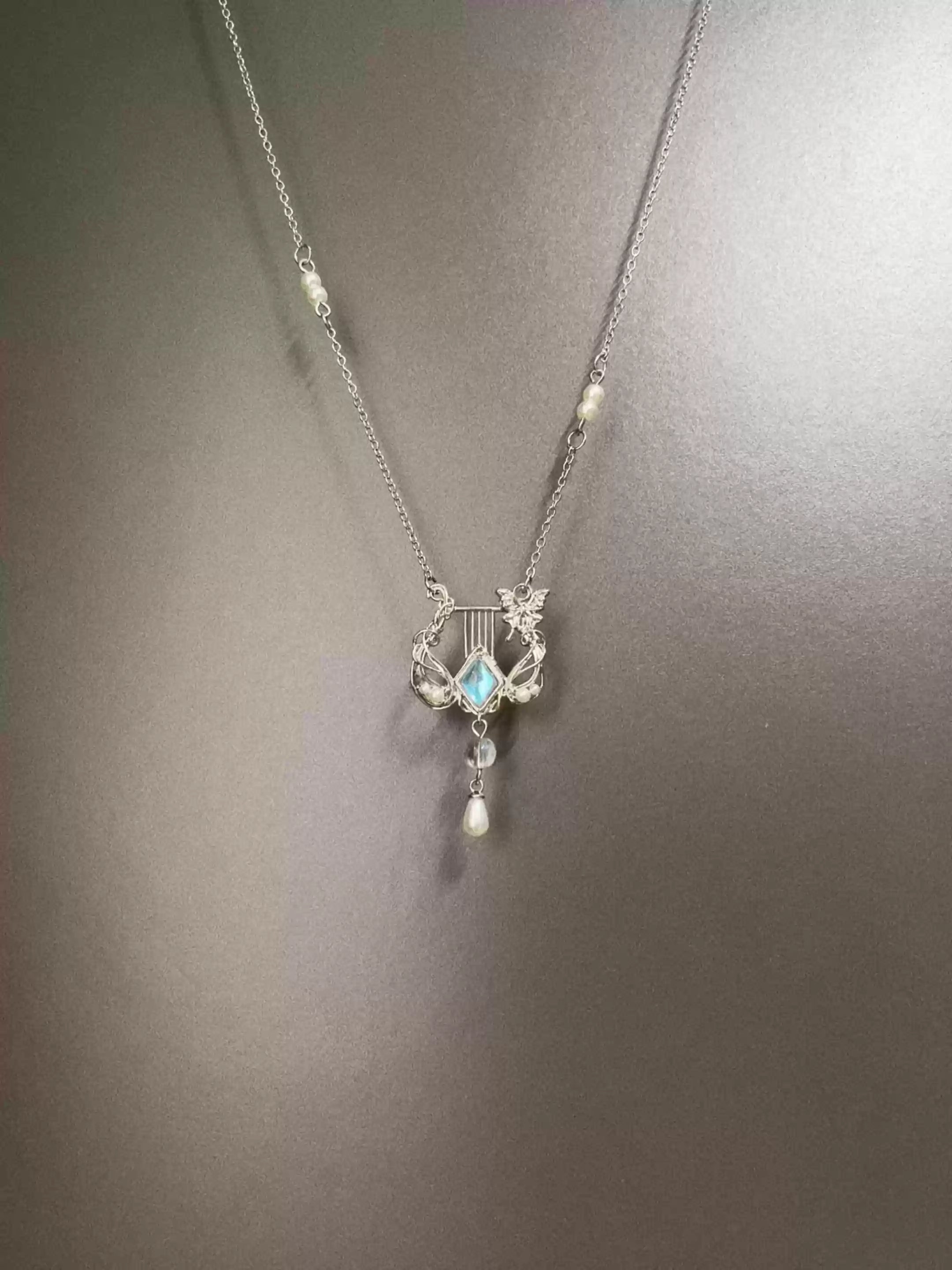 Handmade Silver Winding Lila Necklace