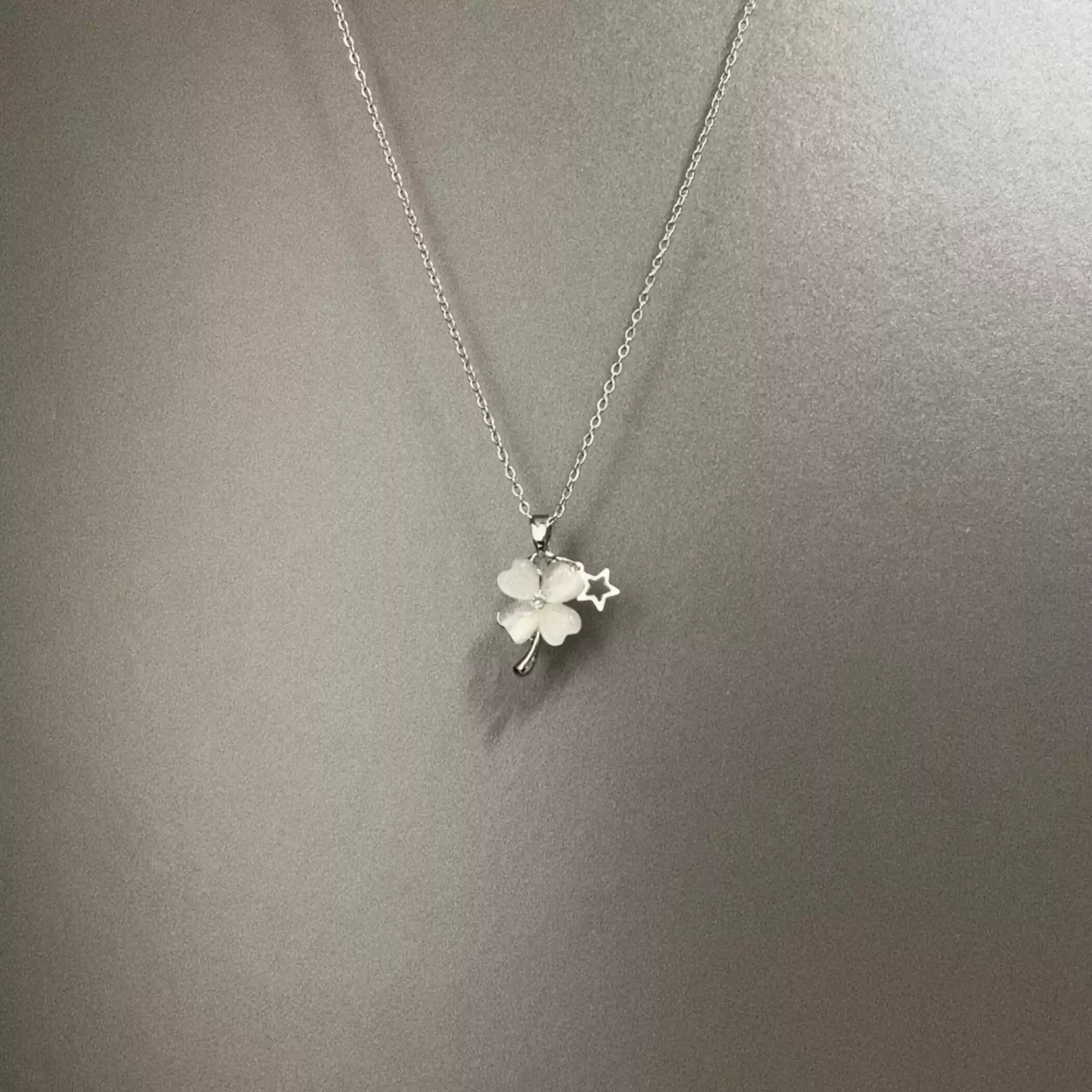 Vintage Lucky Clover Dew Necklace
