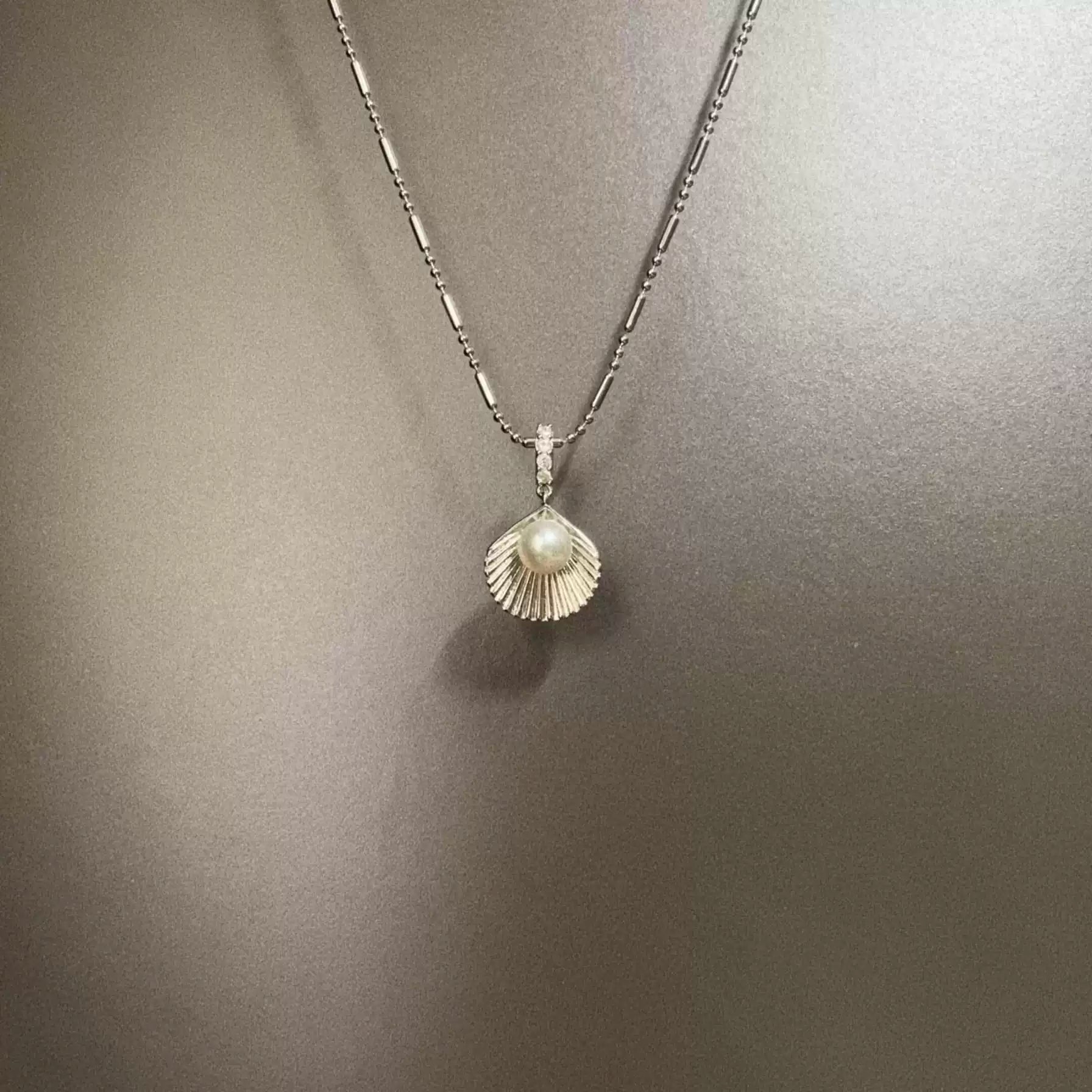 Vintage Shell Pearl Necklace
